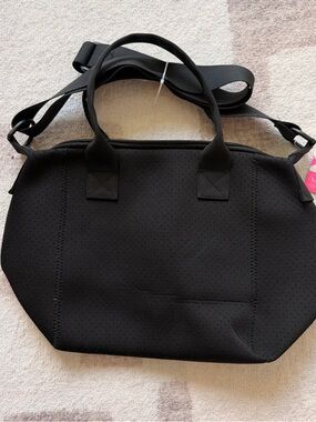 BNWT NEOPRENE LUNCH TOTE WITH CROSSBODY STRAP